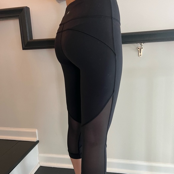 Black Lululemon leggings with mesh cropped 23” - Picture 1 of 3
